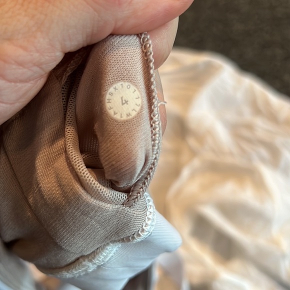 Lululemon tank with detachable bra - Picture 6 of 6